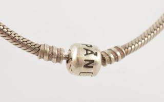 Ezüst(Ag) nyaklánc, Pandora jelzéssel, h: 44 cm, nettó: 28,8 g