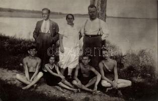 1926 Balatonfüred-fürdő, nyaralók. photo