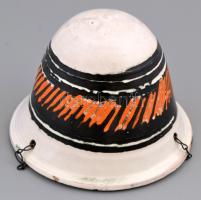 Gorka Lívia (1925-2011): Függő kaspó. Festett mázas kerámia, jelzett, kopásnyomokkal, m: 11,5 cm, d:...