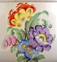 Herendi Tertia halas kaspó, kézzel festett, jelzett, alján hajszál repedésekkel, m:21,5 cm, d:24,5 c...