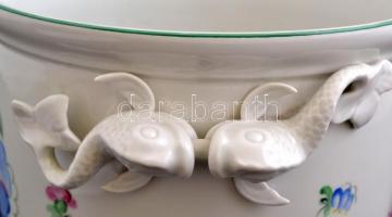 Herendi Tertia halas kaspó, kézzel festett, jelzett, alján hajszál repedésekkel, m:21,5 cm, d:24,5 c...