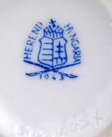 Herendi madaras virágos ékszertartó dobozka, kézzel festett, jelzett, kopásnyomokkal, d: 6,5 cm