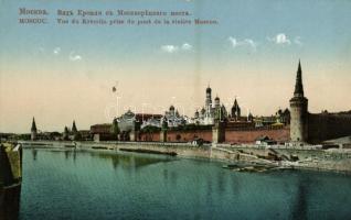 Moscow, Moscou; Vue du Kremlin prise du pont de la riviere Moscou / Kremlin