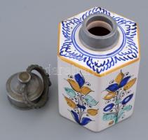 Múzeumi replika: Habán tégely, kézzel festett mázas kerámia, jelzett, kopásnyomokkal, m:17 cm