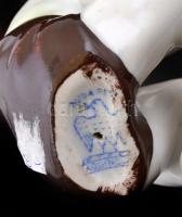 Aquincumi  cipőt fűző óvodás kislány és kisfiú (2db), kézzel festett, jelzett, apró kopásnyomokkal, ...