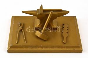 Vasöntő munkás szobra 28 cm Jelzés nélkül,  Bronzírozott fém. réz üllő szobor Schopper J. G. Budapes...