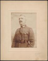 cca 1924 Katonák és egyenruhák, 2 db vintage fotó, az egyik feliratozva, 15,5x11 cm és 16,5x22,5 cm, kartonok 20x26 cm