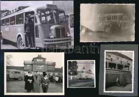 Autóbuszok tétele, eltérő időpontokban és különböző helyszíneken készült 7 db vintage fotó + 1 db mai nagyítás, 6x6 cm és 10x15 cm között