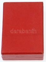 ~1950. "Szakma Kiváló Dolgozója - Gépipar" zománcozott kitüntetés, hátlapon gravírozott &q...