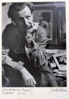 1954 Kálmán Béla (1921-2011): Medveczky Jenő festő, feliratozott, aláírt fotó, paszpartuban, 26×19 cm