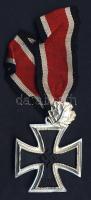 Német 3. Birodalom Vaskereszt tölgyfalombbal, szalaggal, gyűjtők számára készített replikát T:2