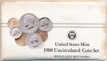 Amerikai Egyesült Államok 1988D 1c-1/2$ (5xklf) + Denver zseton + 1988P 1c-1/2$ (5xklf) + Philadelphia zseton forgalmi sorok fóliatokban tanúsítvánnyal T:1, 1- patina, ph. USA 1988D 1 Cent - 1/2 Dollar (5xdiff) + Denver jeton + 1988P 1 Cent - 1/2 Dollar (5xdiff) + Philadelphia jeton coin sets in foil packing with certificate C:UNC, AU patina, edge error
