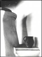 Berekméri Zoltán (1923-1988): Kemence cserépkorsóval, feliratozott fotóművészeti alkotás, sarkán törésnyom, 40×29 cm