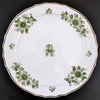 Hollóházi süteményes készlet: 6 db tányér, d: 16,5 cm, 1 db nagy tál, d: 32 cm, kézzel festett, jelz...