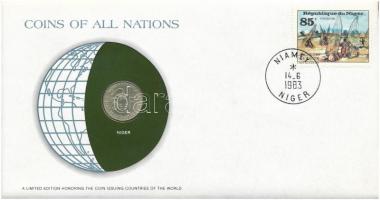 Nigéria 1982. 5Fr Nemzetek pénzérméi felbélyegzett borítékban, bélyegzéssel T:1- Nigeria 1982. 5 Francs Coins of all Nations in envelope with stamp and stamping C:AU