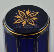 cca 1900 Aranyozott kék üvegpohár, anyagában színezett, formába öntött, alján festett virágmintával,...