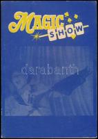 1987 Magic Show bűvészdoboz leírása, benne bűvésztrükkökkel. Bp., Novoplast. Papírkötésben, 86 p.