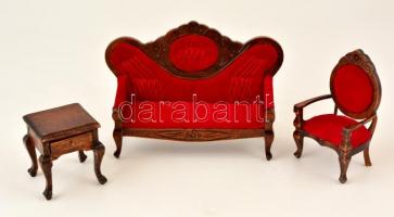 2 csomagnyi, összesen 20 db baba bútor jó állapotban, fából