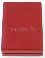 1954. "Szocialista Munkáért Érdemérem" zománcozott fém kitüntetés mellszalagon, szalagsávv...