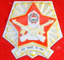 ~1970. BM Tartalékos Tisztképző Iskola jelzett hollóházi porcelán emlékplakett eredeti dísztokban (158x150mm) T:1-