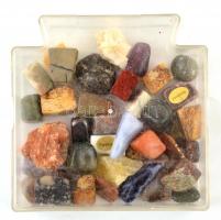 42 db csiszolt ásvány, méret: kb. 2×1 cm