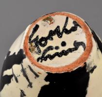 Gorka Lívia (1925-2011): Fekete-fehér váza. Festett mázas kerámia, jelzett, apró kopásnyomokkal, m:1...