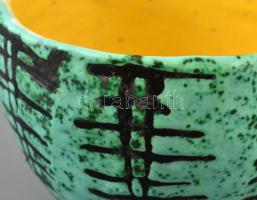 Gorka Lívia (1925-2011): Kaspó. Festett mázas kerámia, jelzett, ragasztott, m: 11 cm, d:14 cm