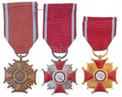 Lengyelország 1960-1992. Lengyel Népköztársaság Érdemkereszt Arany, Ezüst és Bronz fokozata (3xklf) kitüntetés mellszalagon T:2 Poland 1960-1992. Cross of Merit Gold, Silver and Bronze Class (3xdiff) decorations with ribbons C:XF