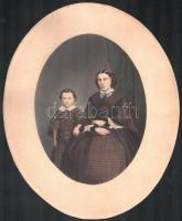 cca 1870 Anya és lánya, színezett fotó, ovális kartonra ragasztva, 20×14,5 cm