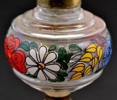 Mini petróleumlámpák (3 db), üveg és porcelán testtel, réz szerelékekkel, egyiken apró csorba, m: 10...