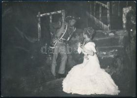 cca 1950-1960 5 db régi színházi fotó, a hátoldalukon Művészi Fotók KTSZ, Debrecen bélyegzéssel, 12x...