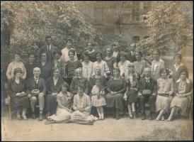 cca 1920-1940 3 db régi nagyméretű fotó, kettőn csoportképekkel, az egyik hátoldalán pecséttel, 22x1...