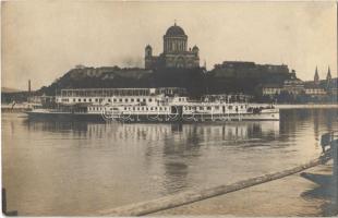 Esztergom, Franz Joseph I Sternklasse típusú lapátkerekes gőzhajó a Bazilika előtt a Dunán. photo