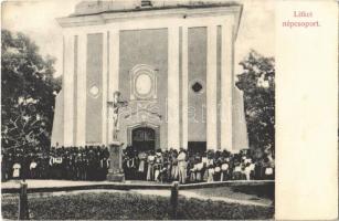 1916 Litke (Nógrád), Litkei népcsoport a Római katolikus templom előtt. Fogyasztási Szövetkezet kiadása (EK)
