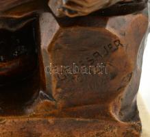 Grossauer jelzéssel: Utcazenész. Bronz, márvány talapzaton, m: 25 cm, 16×14 cm