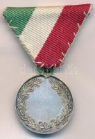 1903. "BUDAPESTI JÓ BARÁT K. 1903 K." Ag sportdíjérem mellszalaggal "M.P." jelzé...