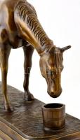 Jelzés nélkül: Ivó ló. Bronz (üreges), bronz talapzaton, m: 30 cm, h: 61 cm
