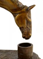 Jelzés nélkül: Ivó ló. Bronz (üreges), bronz talapzaton, m: 30 cm, h: 61 cm