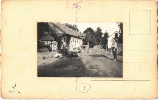 Mezőkövesd, vasárnapi utcakép, folklór, hátoldalára ragasztott fotóval