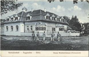 Nagyszeben, Hermannstadt, Sibiu; Erdei vendéglő katonákkal / Neues Waldwirtshaus / forest restaurant with soldiers