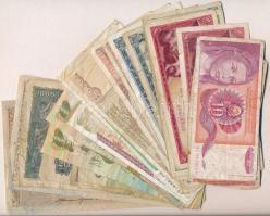 Vegyes 32db-os papírpénz tétel, nagyrészt jugoszláv bankjegyek T:III,III-