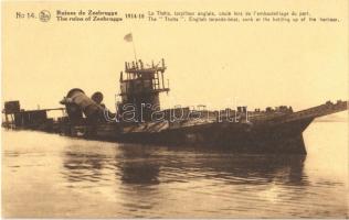 The ruins of Zeebrugge. The Thetis English torpedo boat, sunk at the bottling up of the harbour / Thetis angol torpedóhajó elsüllyesztve a kikötőben