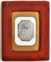 cca 1850 Két kislány. Daguerrotípia. 6x8 cm Üvegezett asztali keretben