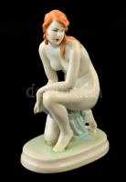 Zsolnay Zsuzsanna (térdelő női akt), kézzel festett, jelzett, apró kopásnyomokkal, m: 22,5 cm