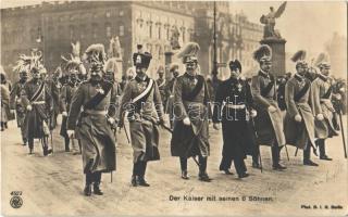 Der Kaiser mit seinen 6 Söhnen / Wilhelm II with his sons at a military parade