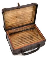 Kisméretű vulkánfiber bőrönd. Jó állapotban 25x18 cm