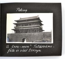 1959 Kínai látnivalókat bemutató (főként Peking) fotóalbum, feliratozva, 44 képpel, 9×14 cm / Beijin...