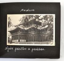 1959 Kínai látnivalókat bemutató (főként Peking) fotóalbum, feliratozva, 44 képpel, 9×14 cm / Beijin...