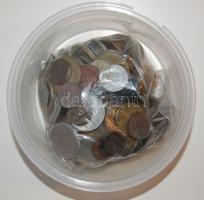 0,7kg vegyes fémpénz, egész világ, régi és új