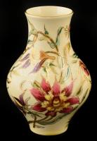 Zsolnay virág mintás váza, kézzel festett, jelzett, apró kopásnyomokkal, m:18 cm